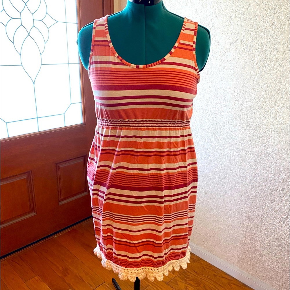 Super soft comfy cotton mini dress with crochet lace trim.  Size XL